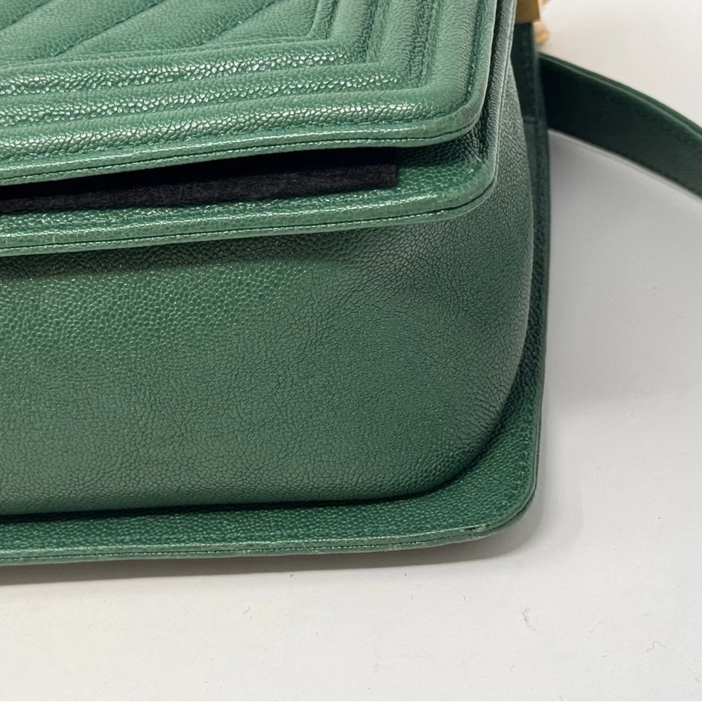 💎💯CHANEL Caviar Green Chevron Le Boy Bag 💎